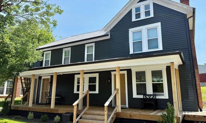 Broadway Maison | Central Broadway Stay across from the Park & Creek - Shenandoah Valley Treasure!