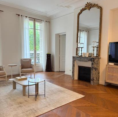 Faubourg-du-Roule Appartement | Central Champs Élysée - High Luxury 2 Bedroom Apartment
