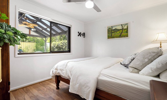 Narrabundah Maison | Central Classy and Tranquil Retreat