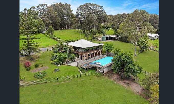 Glenning Valley Maison | Central Coast Alpaca Farm Stay - On 5 secluded acres with pool
