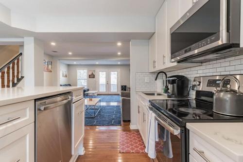 Columbia Heights Maison | Central Convenient Home with Free Parking #DCottage