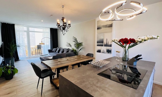 Schoeneberg Appartement | Central Designer 3 Room Apt with terrace & parking