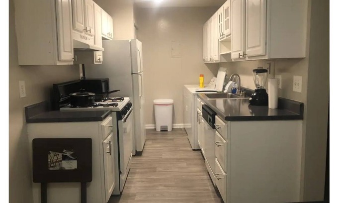 Laurel Appartement | Central DMV 2BR Apartment