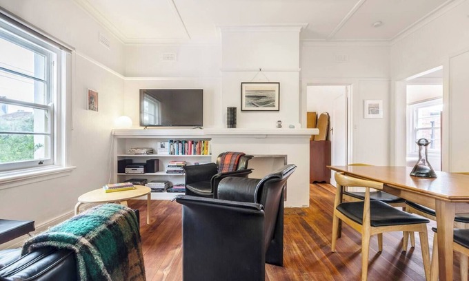Parkville Appartement | Central Flair Cultural Vibrancy and Historical Charm