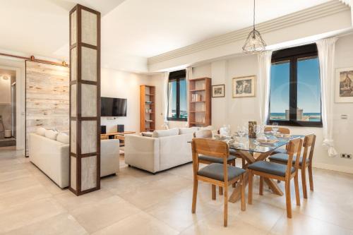 Ensanche Centro Appartement | Central gem with stunning port & sea views by REMS