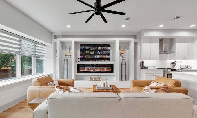 Lower Greenville Maison | Central Getaway+WalkScore85!Mins to DT+FreeParking