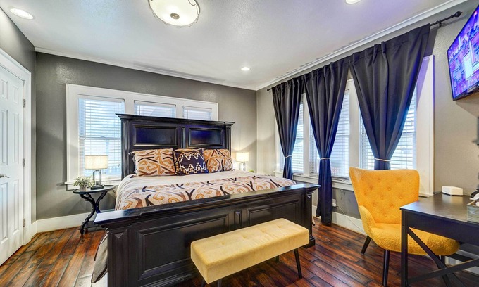 North Overton Cottage | Central Home 1 Mi to Texas Tech + by Dtwn Lubbock