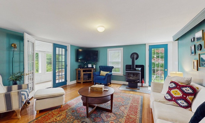Wolfeboro Maison | Central home: near town, lake, skiing, rail trial, snowshoe from your door