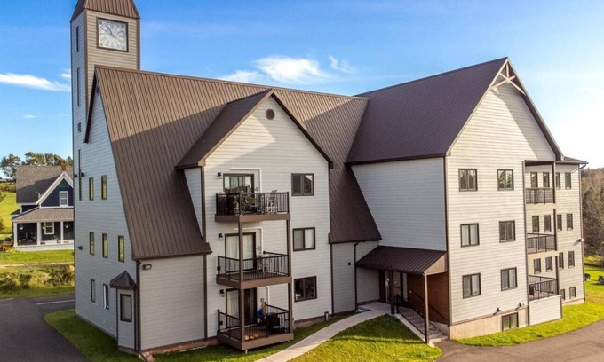 Hunter River Copropriété | Central Island location close to Confederation Trail, golf and many attractions.
