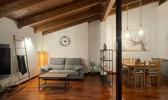 Jaca Appartement | Penthouse confortable au centre de Jaca avec deux chambres et kitchenette équipée