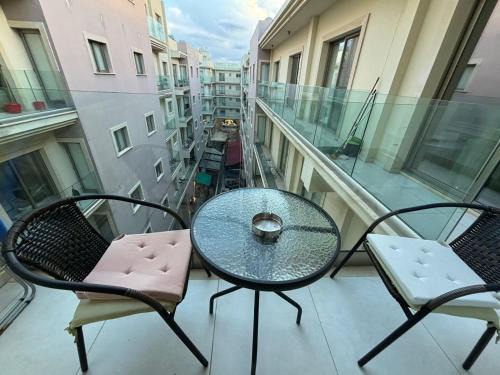 Larnaca City Centre Appartement | Central Large Apt Next to the Beach