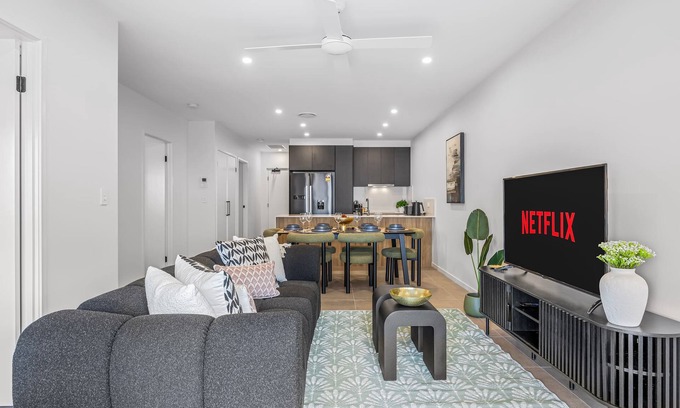 Mount Gravatt East Appartement | Central Location: Near Westfield & 11 kms to City!