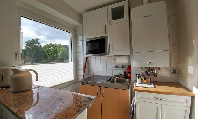 Lindenthal Appartement | Emplacement central, face au parc de la ville. Studio lumineux et confortable.