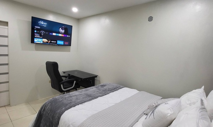 Eastwood Park Appartement | Central Modern 1Bedroom Apartment for 4 with secure parking