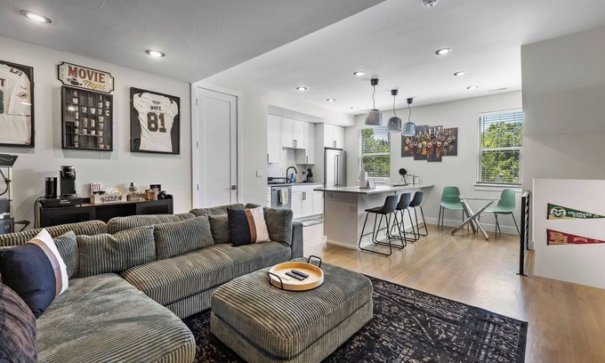 University Hills Maison | Central Modern Denver Townhome w Private Rooftop Near DU