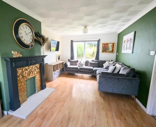Neyland Maison | Central Pembrokeshire family home pets welcome 7 guests