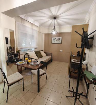 Larissa Appartement | Central Petite Hideaway with Balcony- Near Station