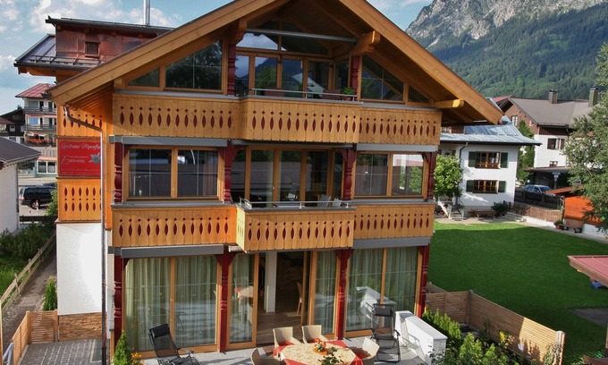 Oberstdorf Appartement | Situation centrale et tranquille, confort 5 étoiles, balcon orienté au sud, été: chemin de fer de montagne incl.