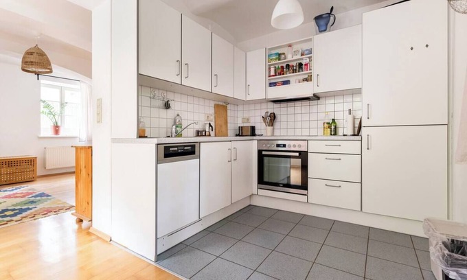 Jakomini Appartement | Central, quiet oasis with garden and parking lot