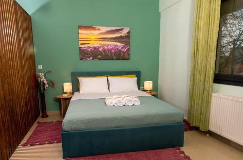 Edessa Appartement | Central & Riverfront Room 2