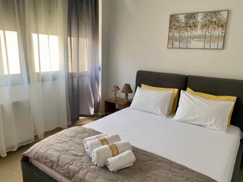 Edessa Appartement | Central & Riverfront Room 3