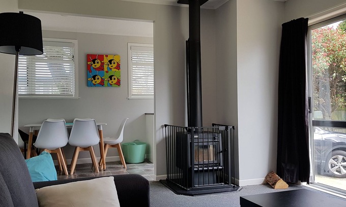 Rotorua Maison | Central Rotorua house with garden flat. Huge back yard, trampoline and fireplace