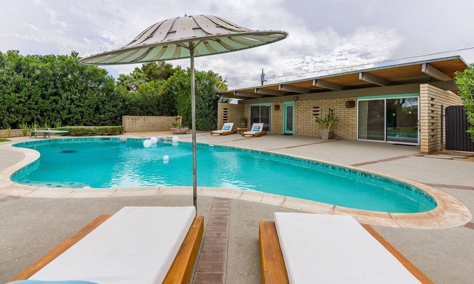Central Scottsdale Maison | Frank Lloyd Wright a inspiré la maison d'hôtes Turquoise Pool dans le centre de Scottsdale