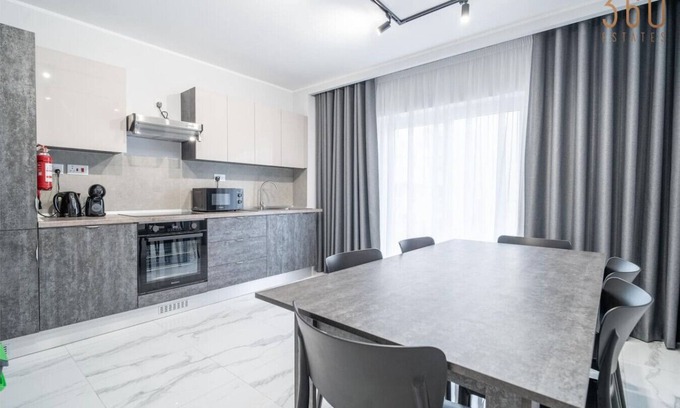 Il-Balluta Appartement | Central St.Julian’s 2BR Apt with SofaBed & Balcony