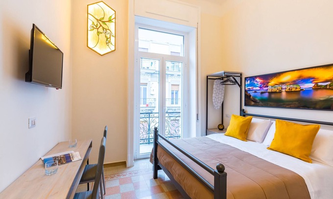 Vasto Lit Et Petit-Déjeuner | Central Station - Apartments & Suites - Gaiola