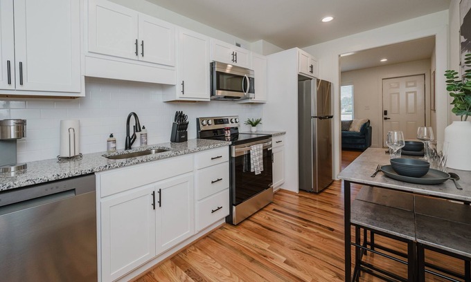 Civil Rights Historic District Copropriété | Central Suite D - 2 Bedrooms/King Bed/Parking