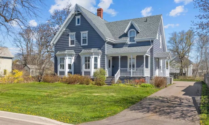 Summerside Maison | Central Summerside Getaway