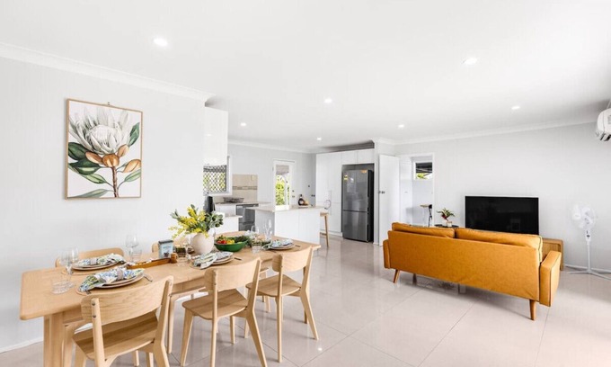 Sunnybank Maison | Central Sunnybank 4 Bedrooms Home, Family Friendly