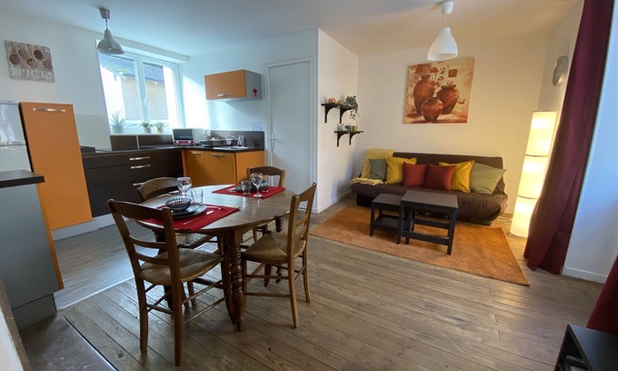 La Roche-Posay Appartement | Charmant T2 central avec WIFI, à 15 min des Thermes, parking gratuit, lave-linge et sèche-linge communs