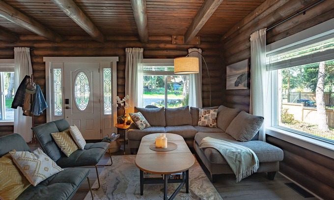 Regional District of Nanaimo Maison | Central Vancouver Island ☀ 500sqf. Rooftop Deck! ✦Views✦ Walk to Beach!🏖