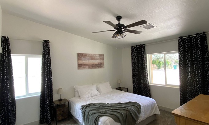 Snowflake Maison | Centrally located! 30 mins to Pines or Petrified Forest. Family-friendly.
