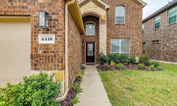 Frisco Maison | Centrally located and cozy 4 bedroom house - charm meets convenience