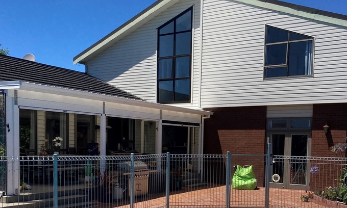 Motueka Maison | Centrally located Beautiful large 4 bed home, 2 bathrooms, large inground pool