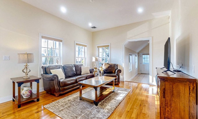 Gloucester Maison | Centrally located charmer with expansive patio, board games, & central AC