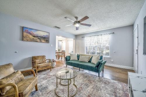 Irving Appartement | Centrally Located DFW Retreat