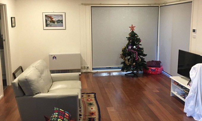 Curtin Villa | Centrally located flat