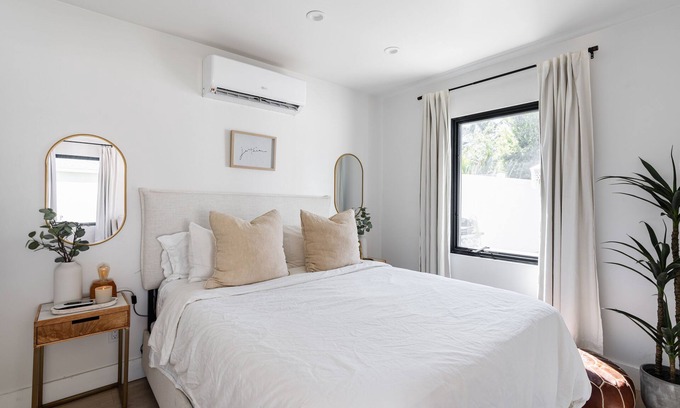 Talmadge Maison | Centrally Located Guest House with Private Patio