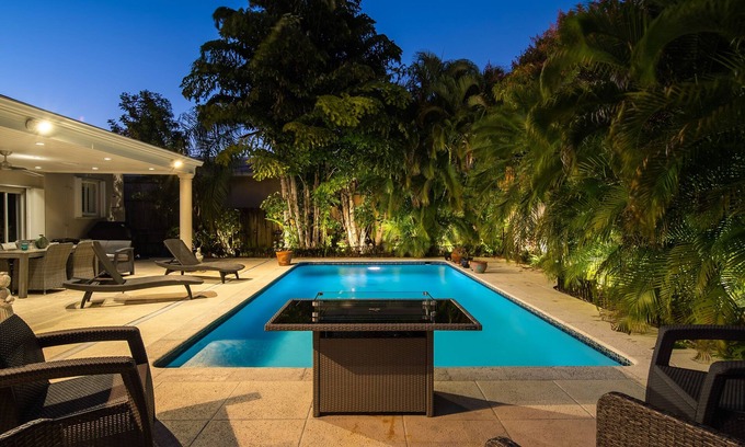Coral Way Villa | Centrally located Home w/ Pool & Gym