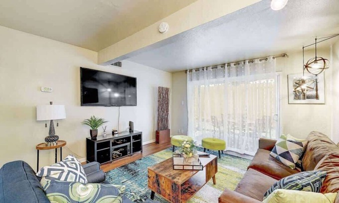 Tarrytown Copropriété | Centrally located in Historic Tarrytown