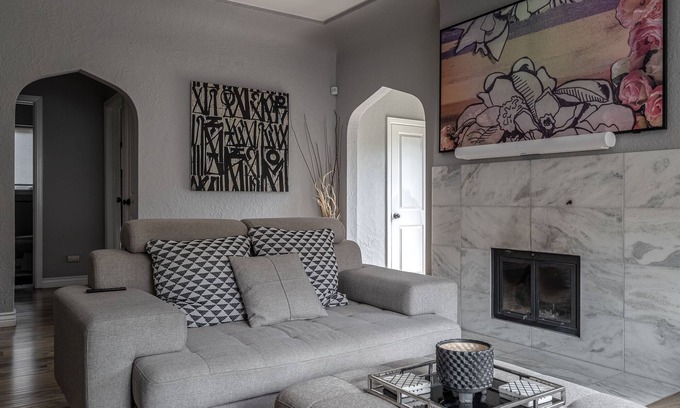 North Park Hill Maison | Centrally located & modern 4BD/2Bath with hot tub 10 mins to Downtown