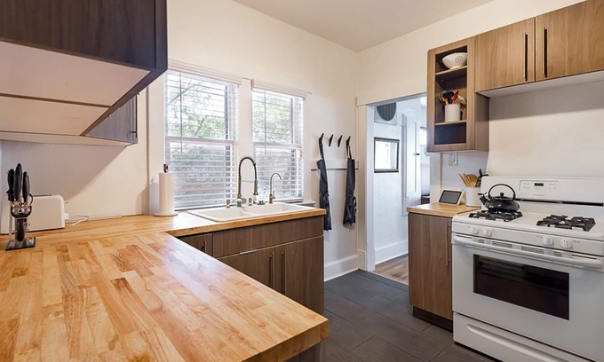 University Heights Maison | Centrally Located Remodeled Bungalow near Nob Hill, UNM, Hospitals & Film Studio
