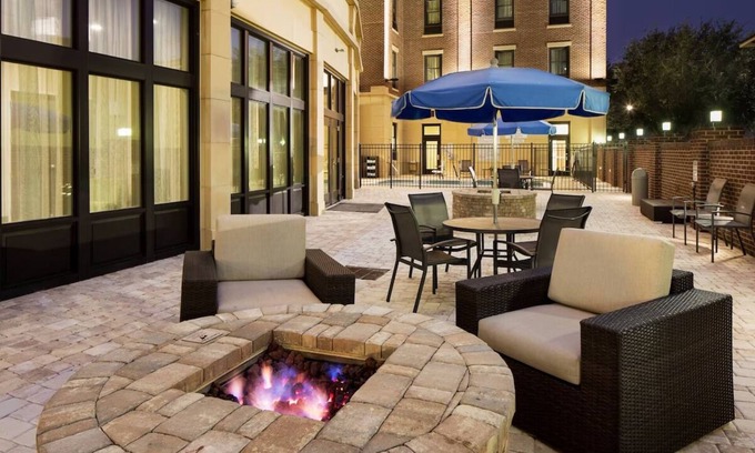 Yamacraw Village Maison | Centrally Located Savannah Hotel with Access to Downtown and Historic District