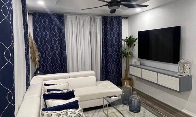 Roseau Appartement | Centrally located, stylish, modern, convenient, legendary customer service.