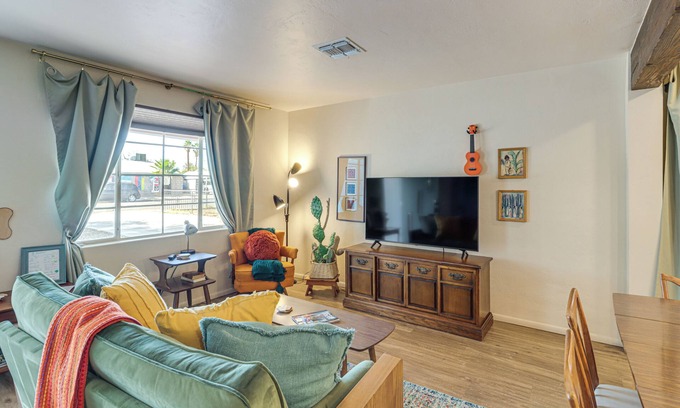 Arroyo Chico Maison | Centrally Located Tucson Home w/ Fenced-In Yard!