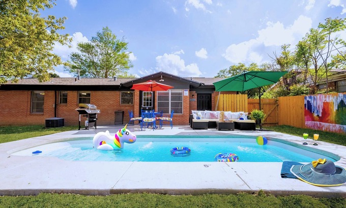 Shearer Hills - Ridgeview Maison | Centrally Located with Private pool, King Beds, Gameroom, and Outdoor Play.
