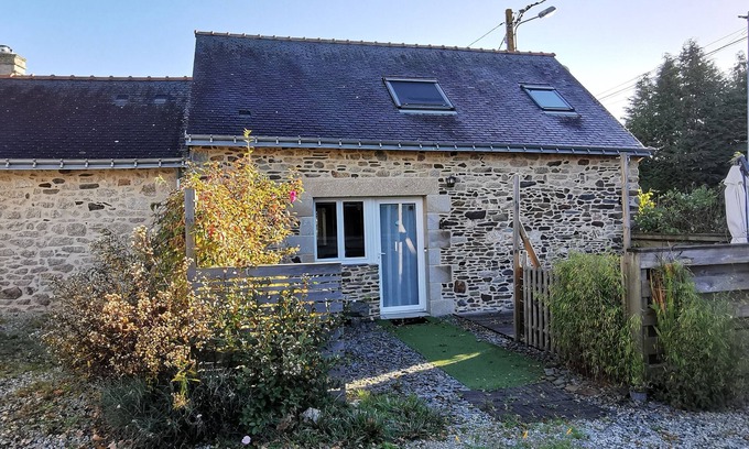 Noyal-Pontivy Cottage | Gîte Rosalie classé 4 étoiles, charmant cottage, à 800 m du Canal Nantes-Brest.